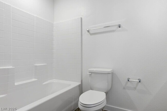 Building Photo - 482 Golden Myna Ave