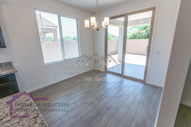 Building Photo - 827 W Nova Pl