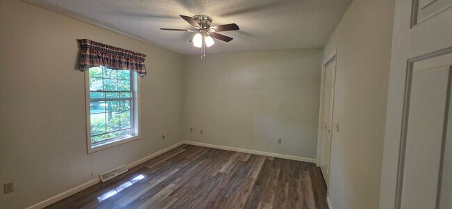 Building Photo - 130 Berkshire Loop