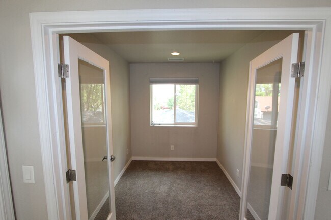 Building Photo - 504 S O'Leary St