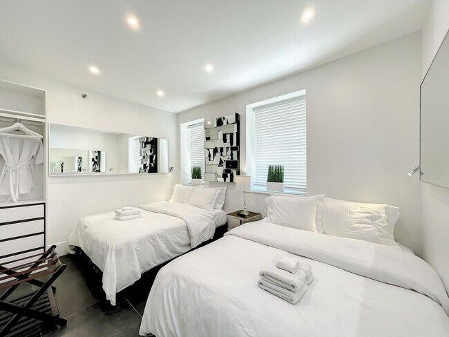 Building Photo - 825 Jimmy Buffett Mem Hwy