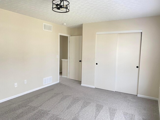 Building Photo - 6089 Pirthshire St