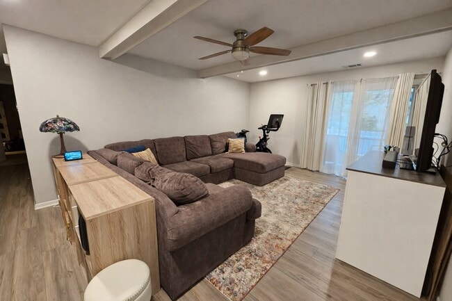 Building Photo - 25 Sweetgum Ln