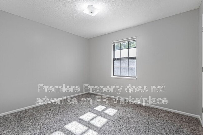 Building Photo - 2527 NW 6th St