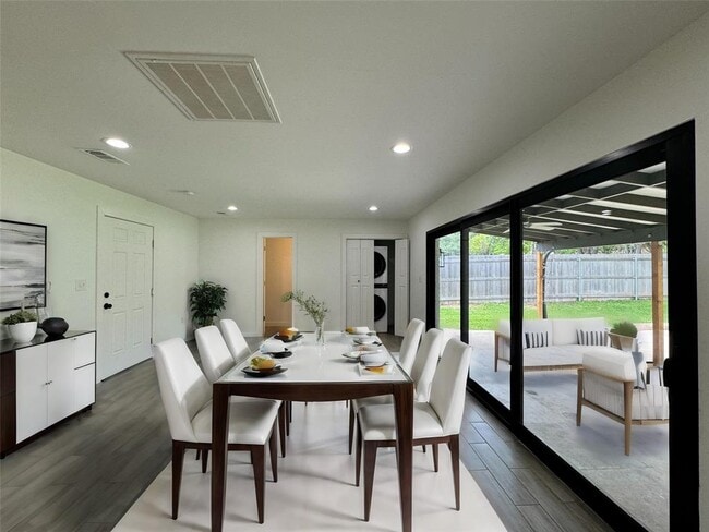 Building Photo - 2500 Harrowden Dr