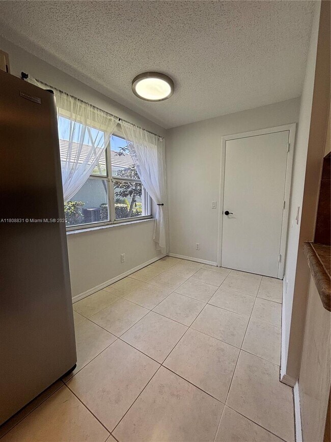 Building Photo - 9366 Arborwood Cir