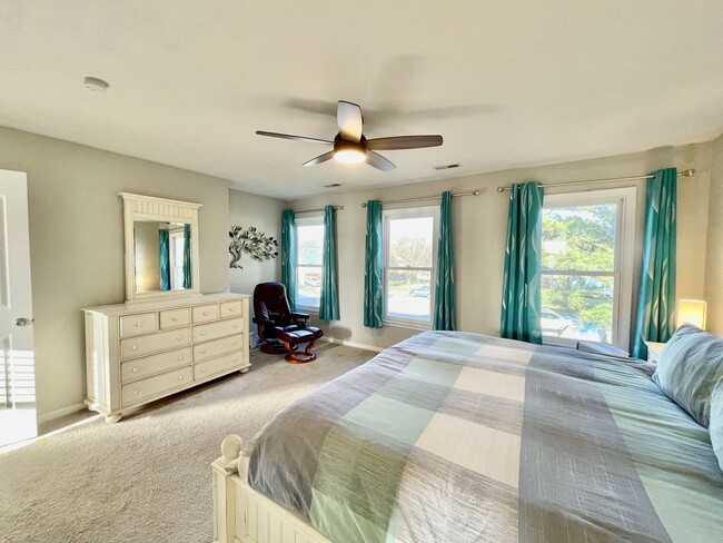 Building Photo - Ready 07-07-25!! Fantastic 4-Bedroom Home ...