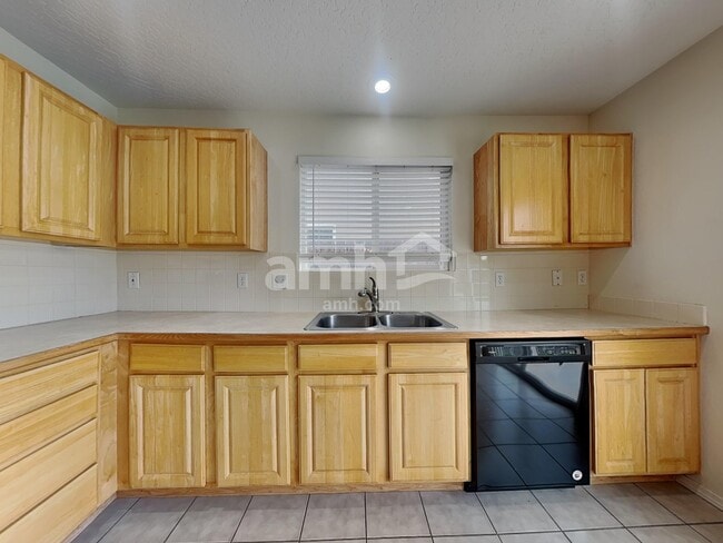 Building Photo - 6651 S Acacia Ave