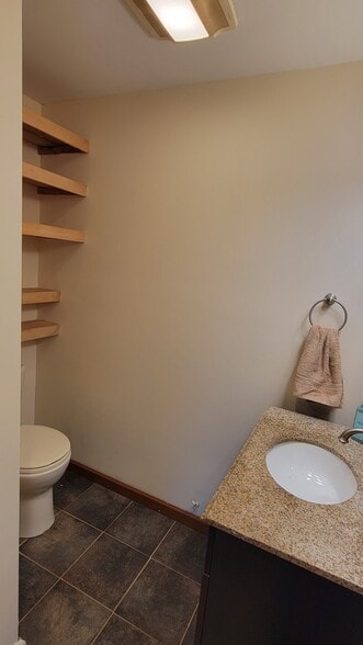 Building Photo - 10 Channel Ave