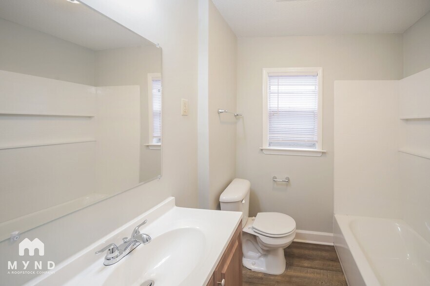 Building Photo - 3870 Wordsworth Ave
