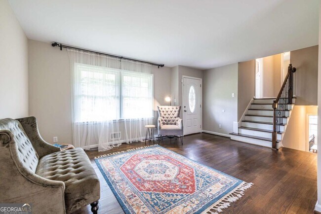 Building Photo - 2439 Parkland Dr