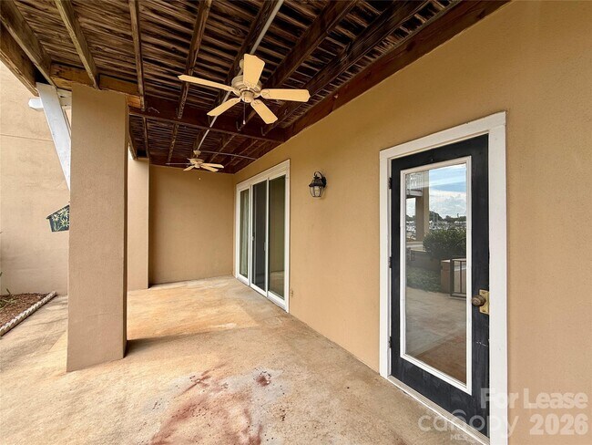 Building Photo - 18009 Kings Point Dr
