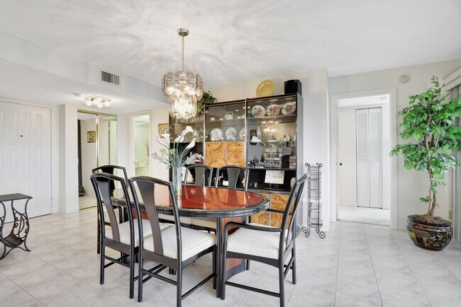 Building Photo - 330 SE 20th Ave