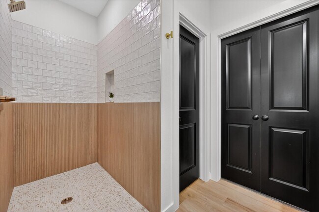 Building Photo - 1415 Farmhouse Ave