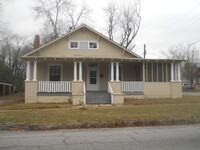 Building Photo - Large 2 bedroom 2 bathroom Single Family Home