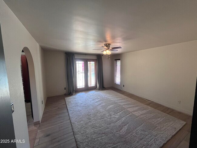 Building Photo - 2129 E Huntington Dr