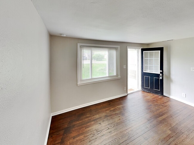 Building Photo - 14 Glenda Dr