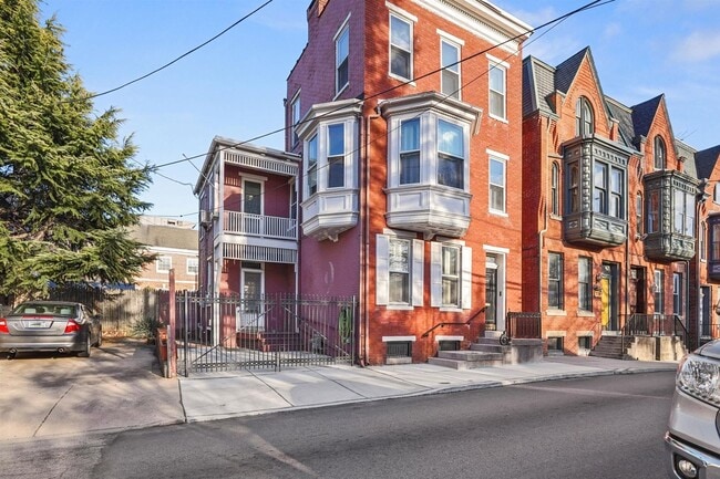 Primary Photo - Spacious 5 Bedroom, 1.5 Bath Home in York,...