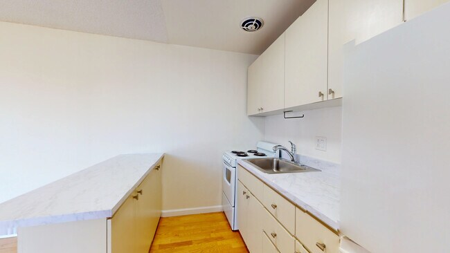 Building Photo - 651 Kansas St