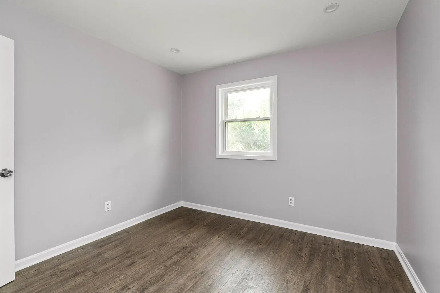 Building Photo - 1520 Thames Dr