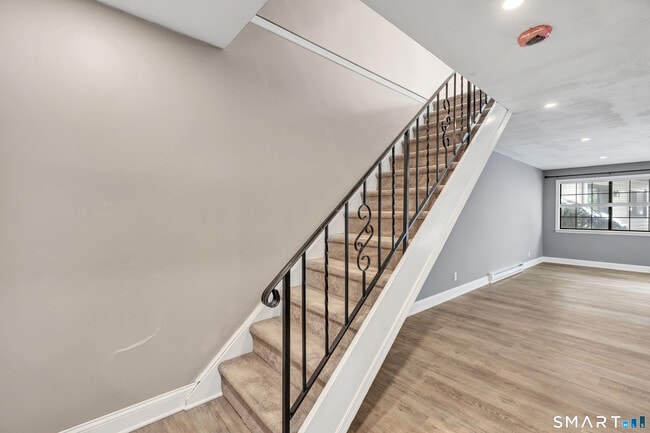 Building Photo - 202 Soundview Ave