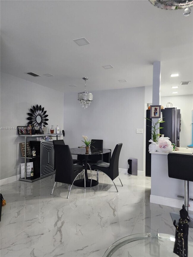 Building Photo - 10046 Winding Lake Rd