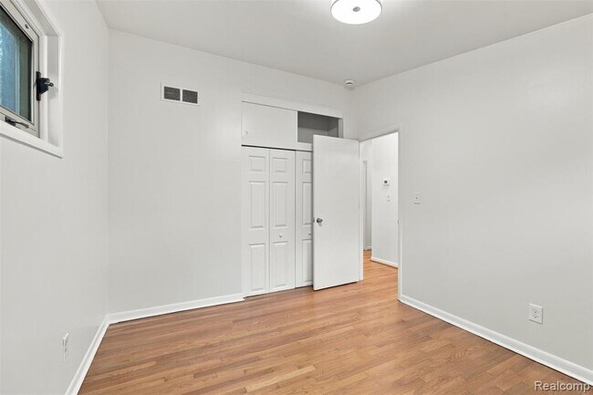 Building Photo - 1011 Brooklawn Dr