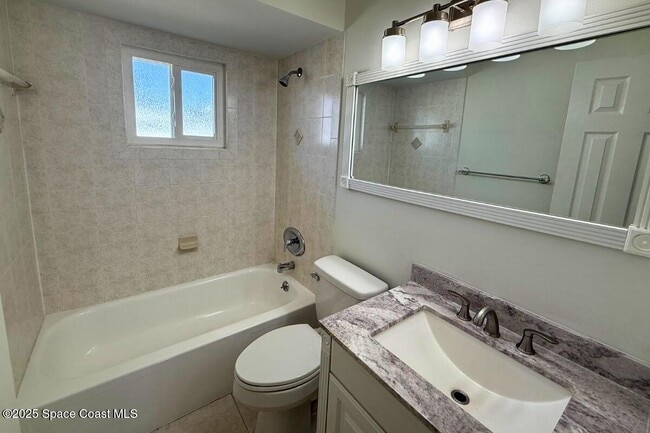 Building Photo - 544 Biscayne Dr