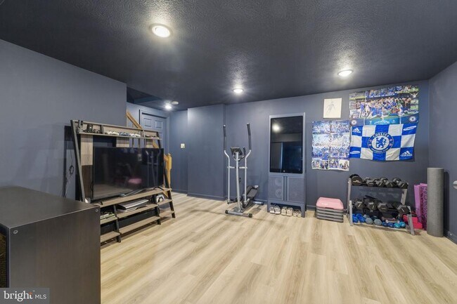 Building Photo - 15730 Vista Dr