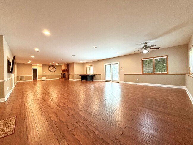 Building Photo - 26159 N Hill Ave