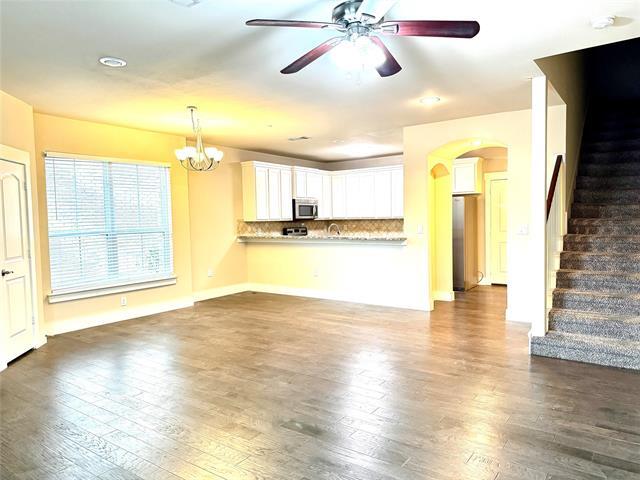 Building Photo - 301 Lily Ln