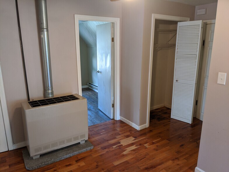 Building Photo - 49 S Spring St