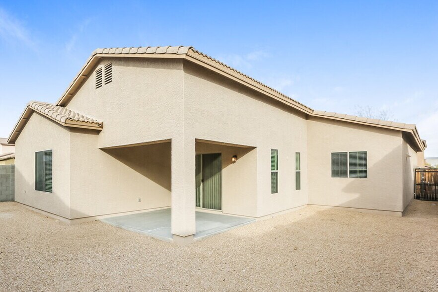 Building Photo - 4945 W Fawn Dr