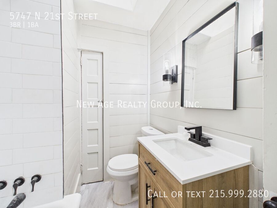 Building Photo - 5747 N 21st St