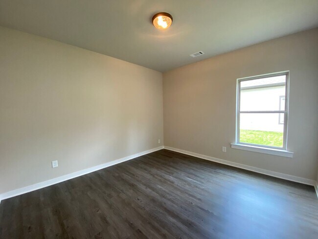 Building Photo - 130 Ridgeview Cir