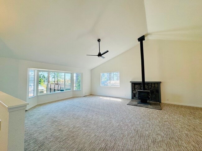 Building Photo - 6489 Ponderosa Way