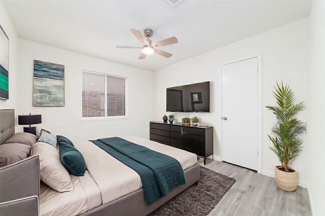 Building Photo - 17003 Summer Dew Ln