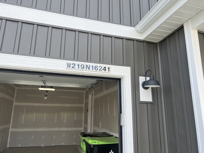 Building Photo - W219N16241 Primrose Ct