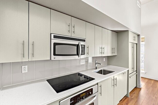 Building Photo - 33 3rd Ave