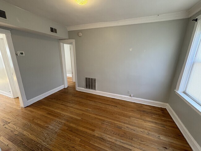 Building Photo - 1708 W Lunt Ave