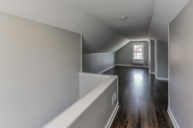 Building Photo - Amazing Aksarben Home