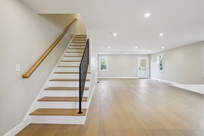 Building Photo - 120 Stowe St