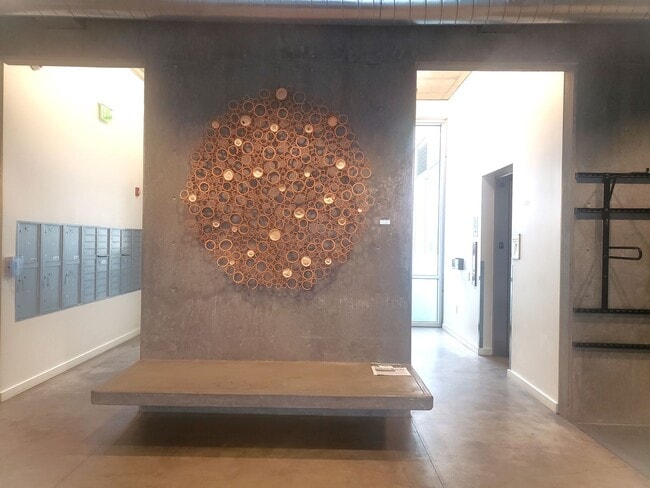 Building Photo - Overlook Neighborhood Condo!