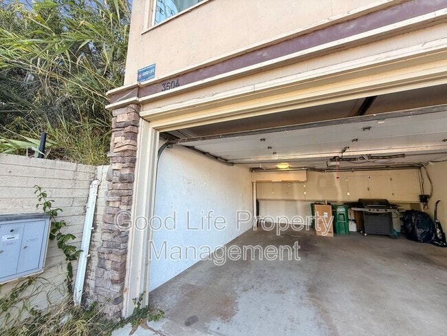 Building Photo - 3504 Wilshire Terrace