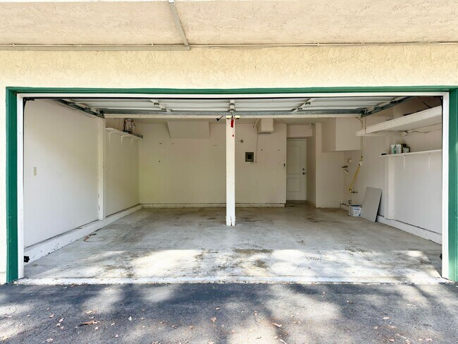 Building Photo - Spacious Townhome in Fire Mtn. w/ Attached Garage!