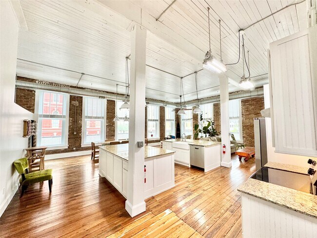 Building Photo - 219 22nd St