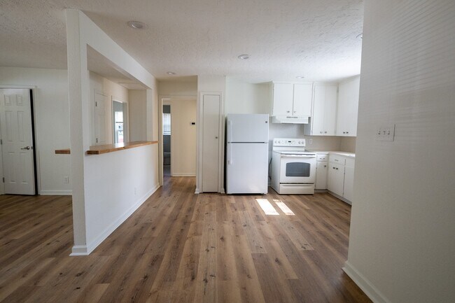 Building Photo - 1727 S Park