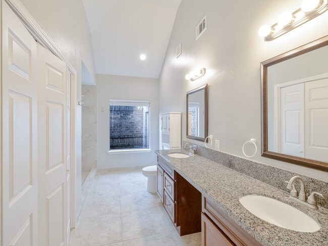 Building Photo - 12929 Kingsbridge Ln