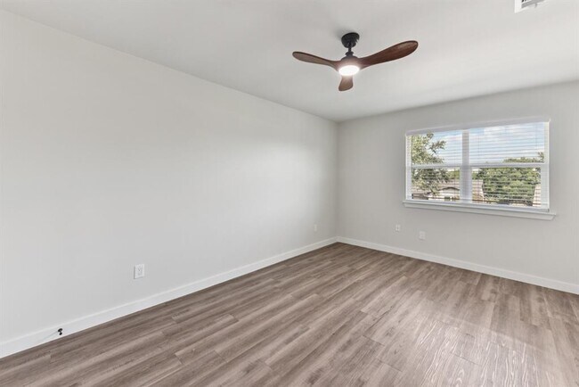 Building Photo - 2011 Malvern Hill Dr