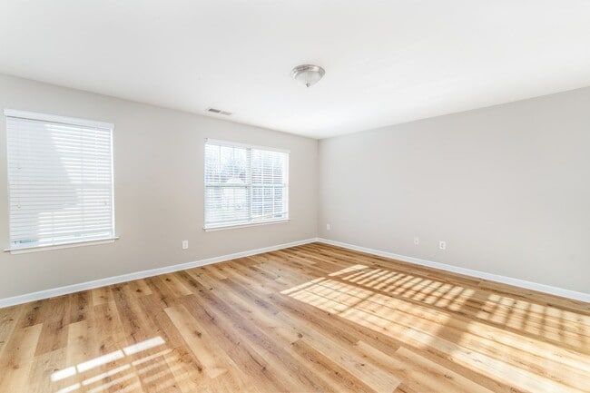 Building Photo - Spacious 5-Bed, 3.5-Bath Residence with 4,003 Sqft, Master on 1st Floor, Elegant Design, & Versat...